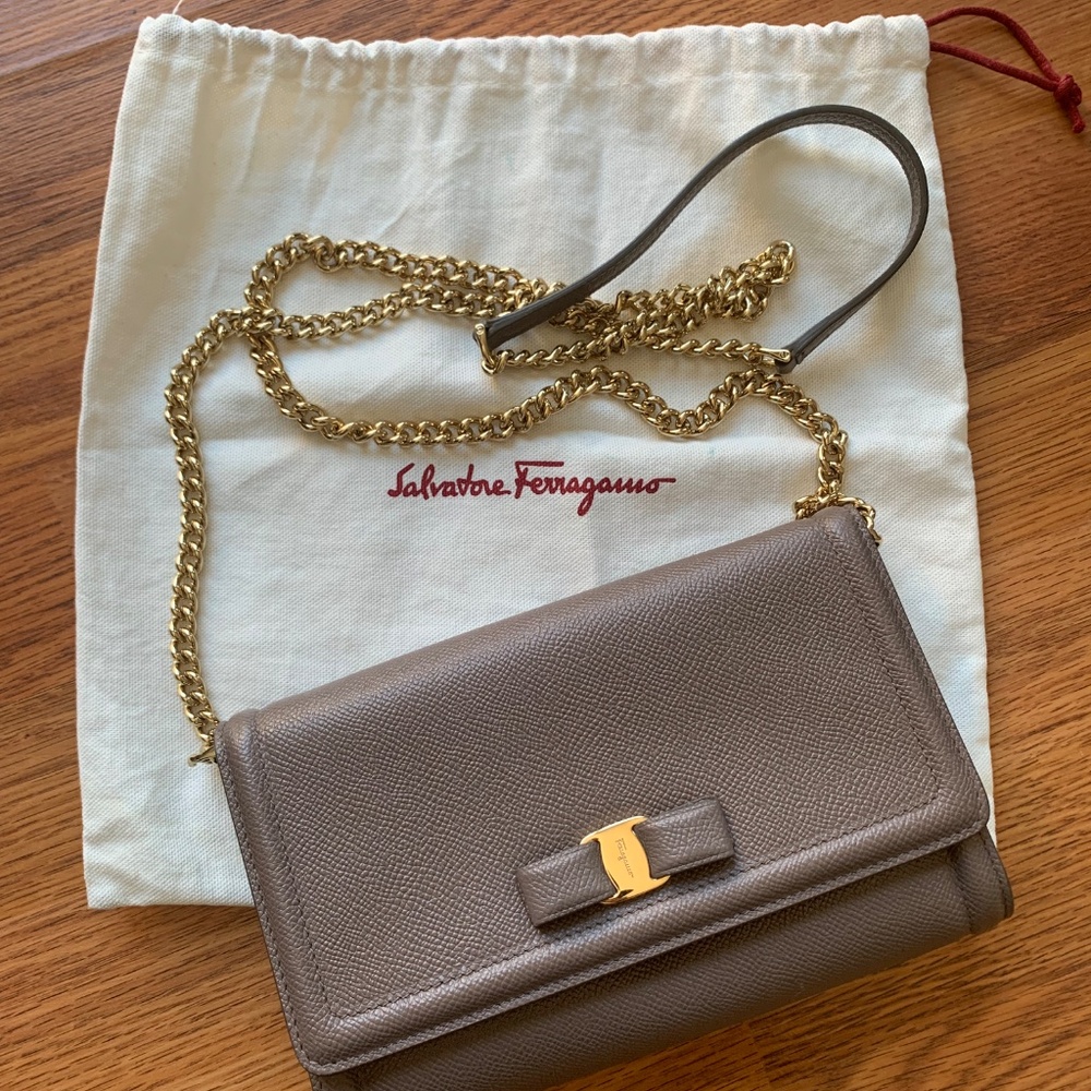 Ferragamo Vera Bow Crossbody in Saffiano - Picture 10 of 10